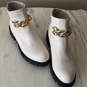 Elegant White Ankle Boots with Gold Chain